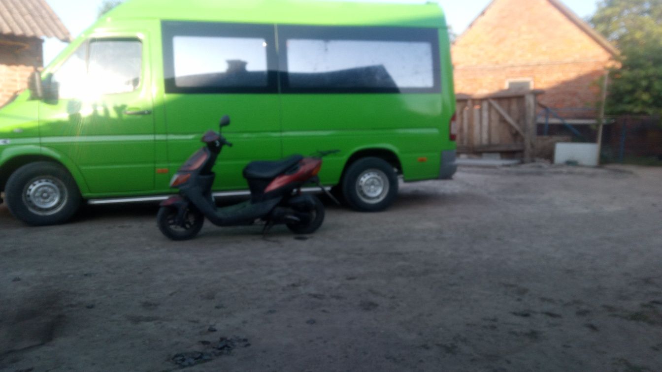 Продам скутер Сузукі