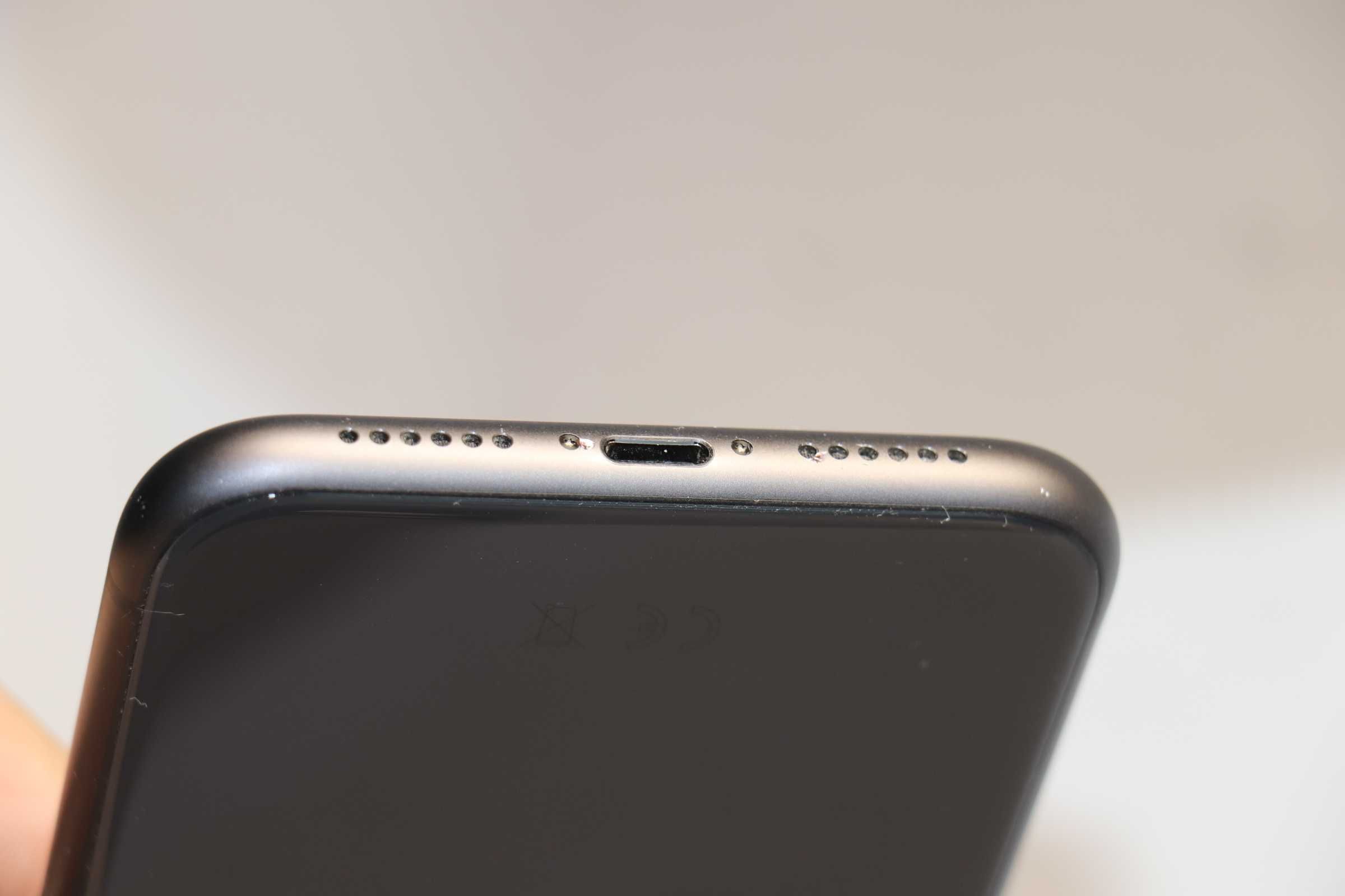 Apple iPhone 11 64GB Black, заблокирован по Icloud!идеальное состояние