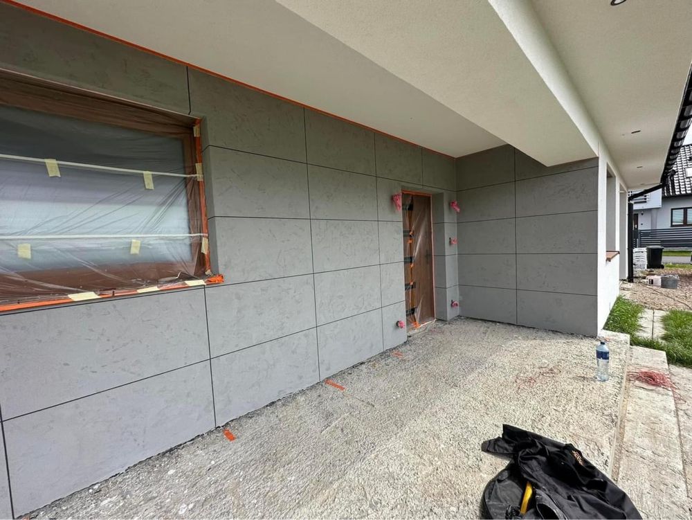 Beton architektoniczny tynk dekoracyjny plyty betonowe elewacja remont