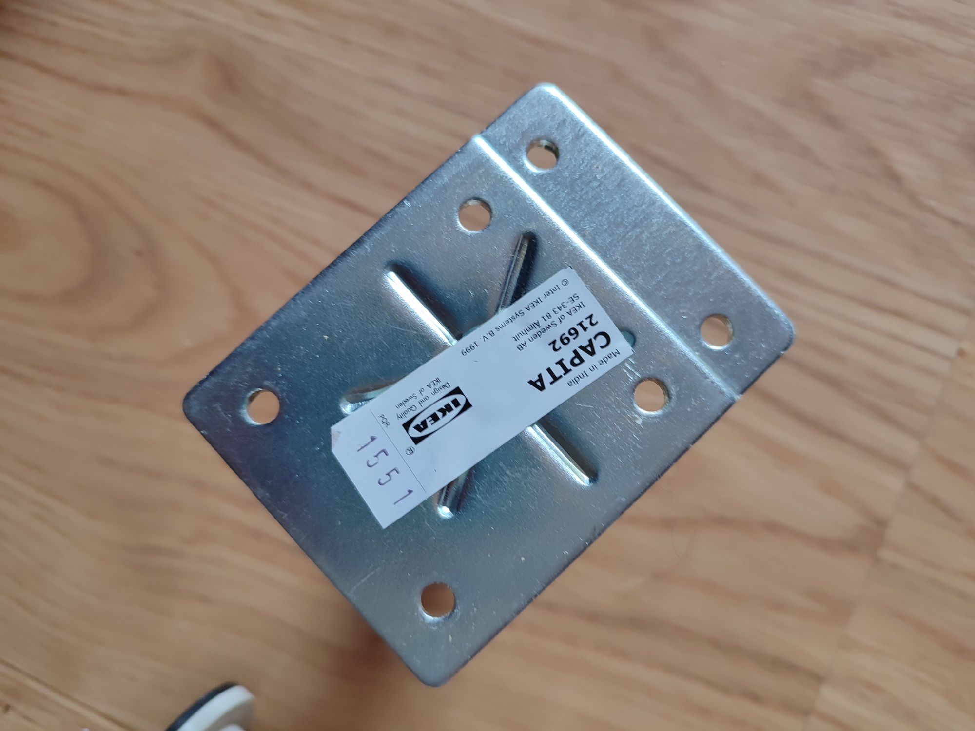 2 pés brancos ikea