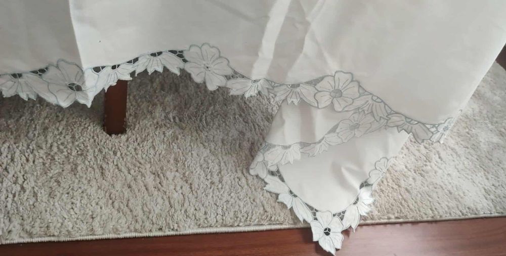 Toalha de mesa de bordado madeira