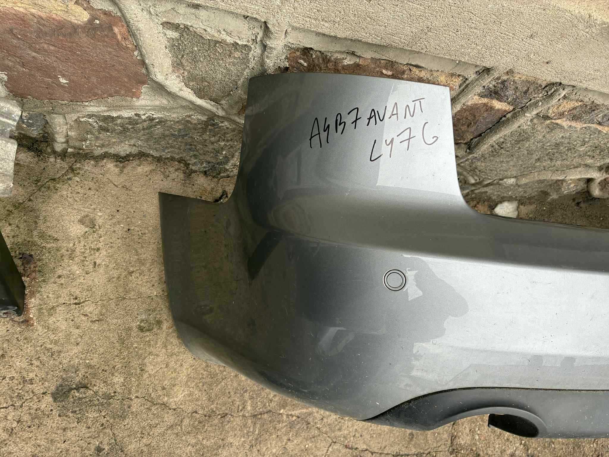 zderzak tył tylny pdc czujniki audi a4 b7 avant kombi LY7G