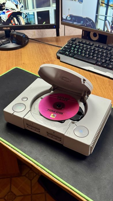 Sony PlayStation 1 (PS1) с 2 джойстиками