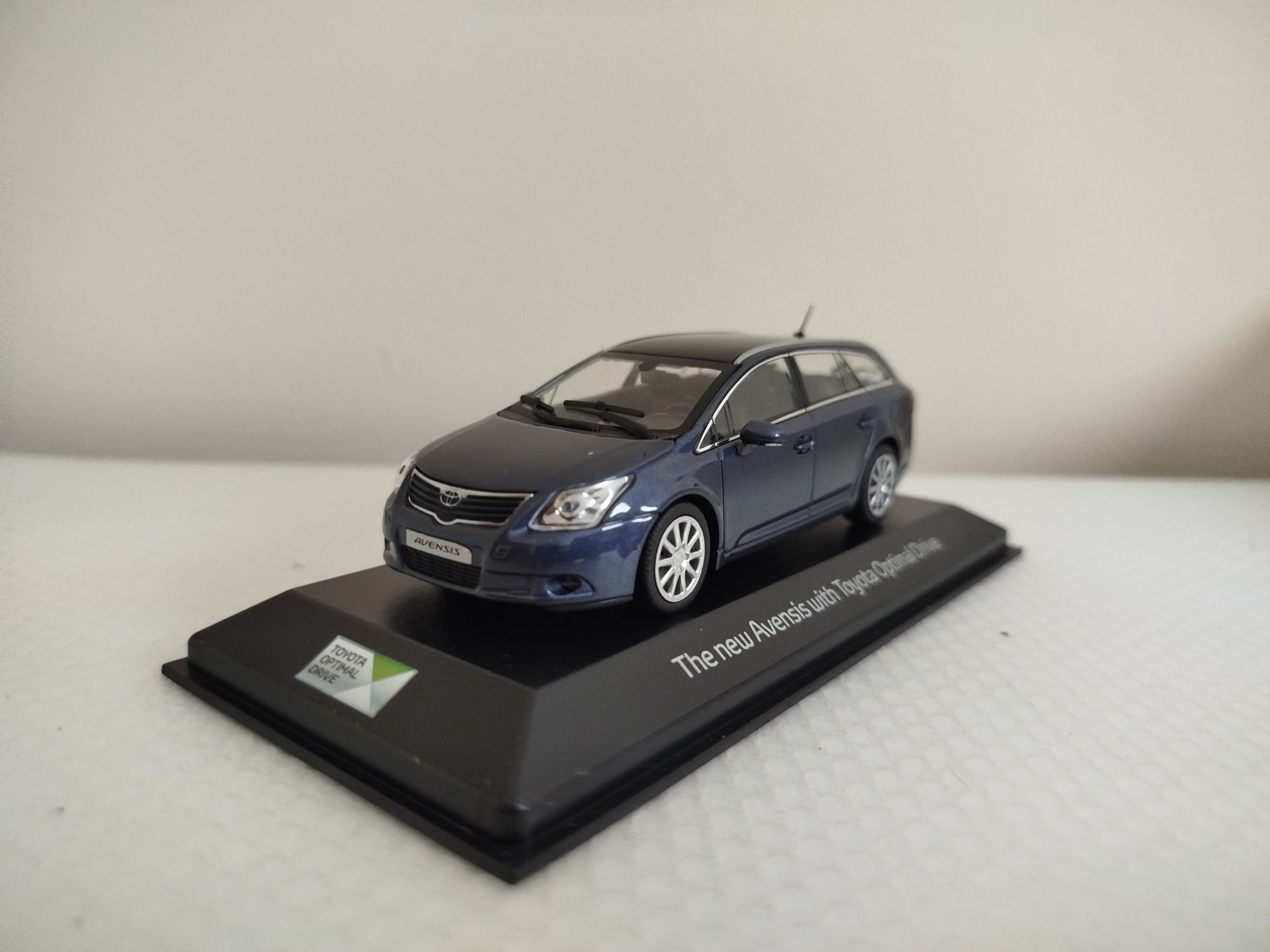 Miniatura Toyota Avensis SW 1/43 Nova