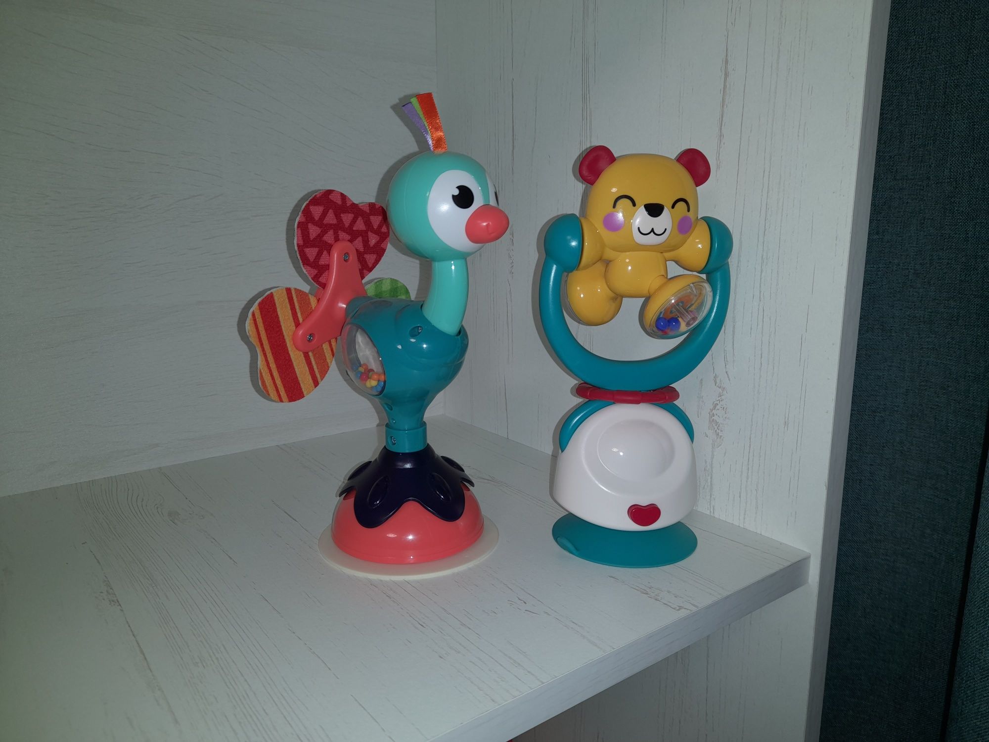 Іграшка на присосці