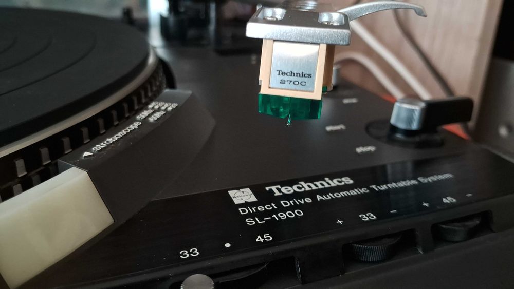 Technics SL-1900 Direct Drive Automatics програвач вінілу.