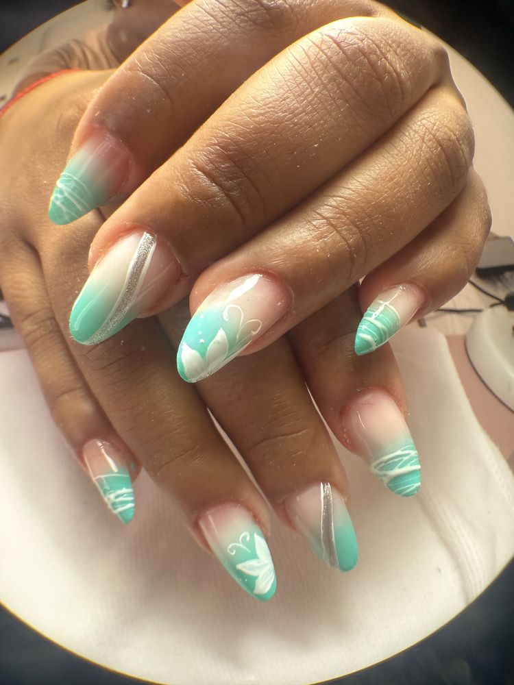 Unhas Perfeitas em Gel e Decoração –