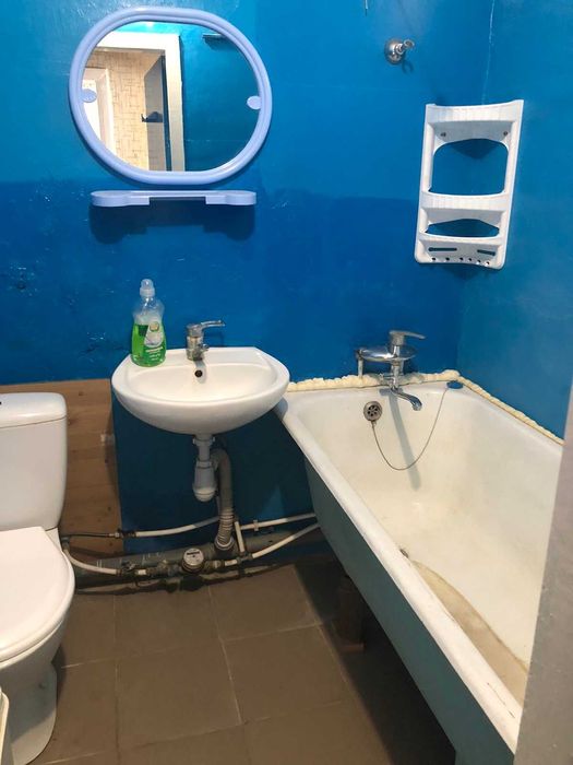 Продам 1 комн. квартиру в п. Эсхар, центр, 3/5. Газовая колонка.