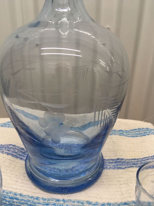 Garrafa de Licôr em vidro azul Vintage - BOM ESTADO - BAIXA DE PREÇO