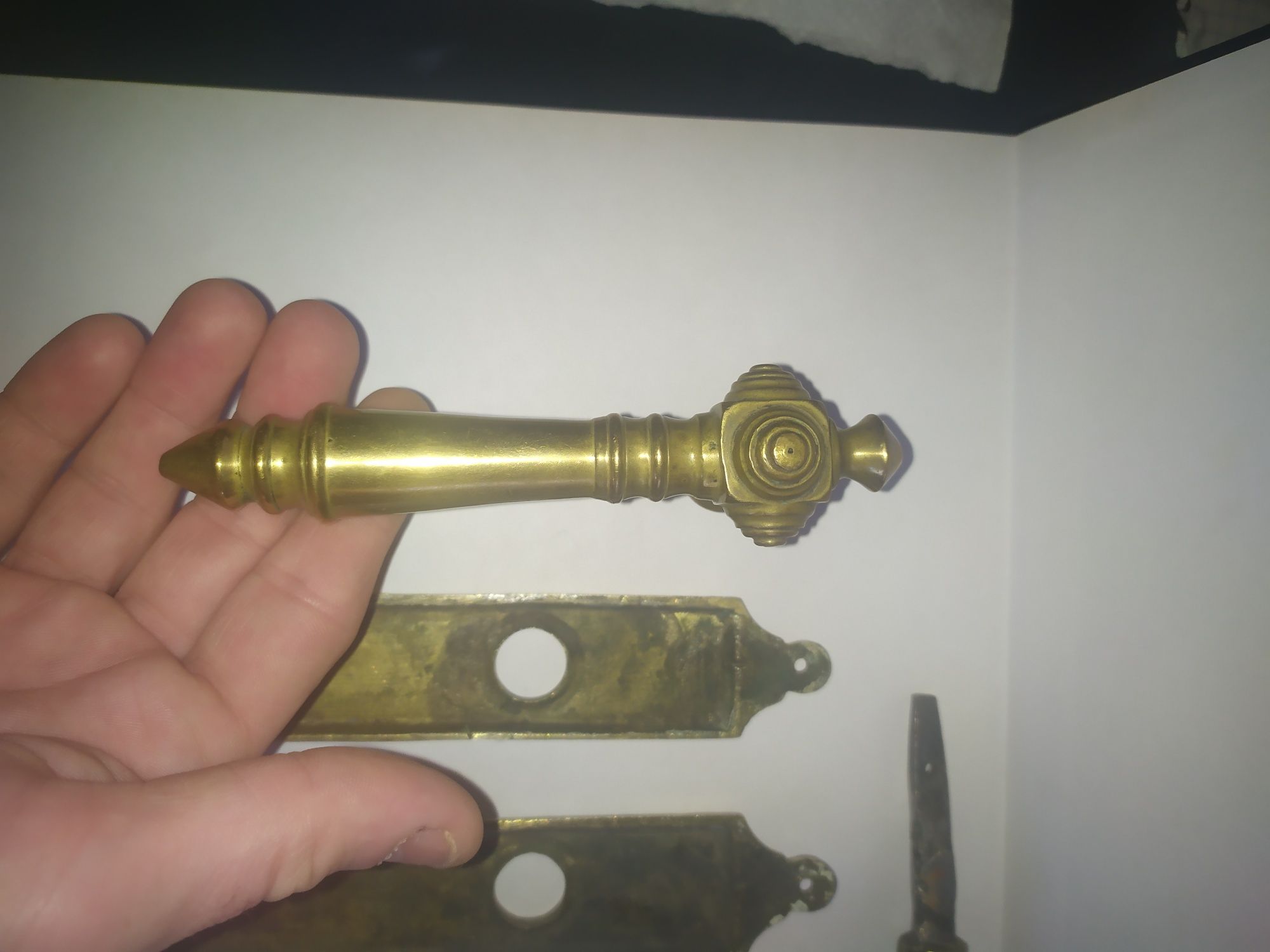 Латунна дверна ручка 19 століття