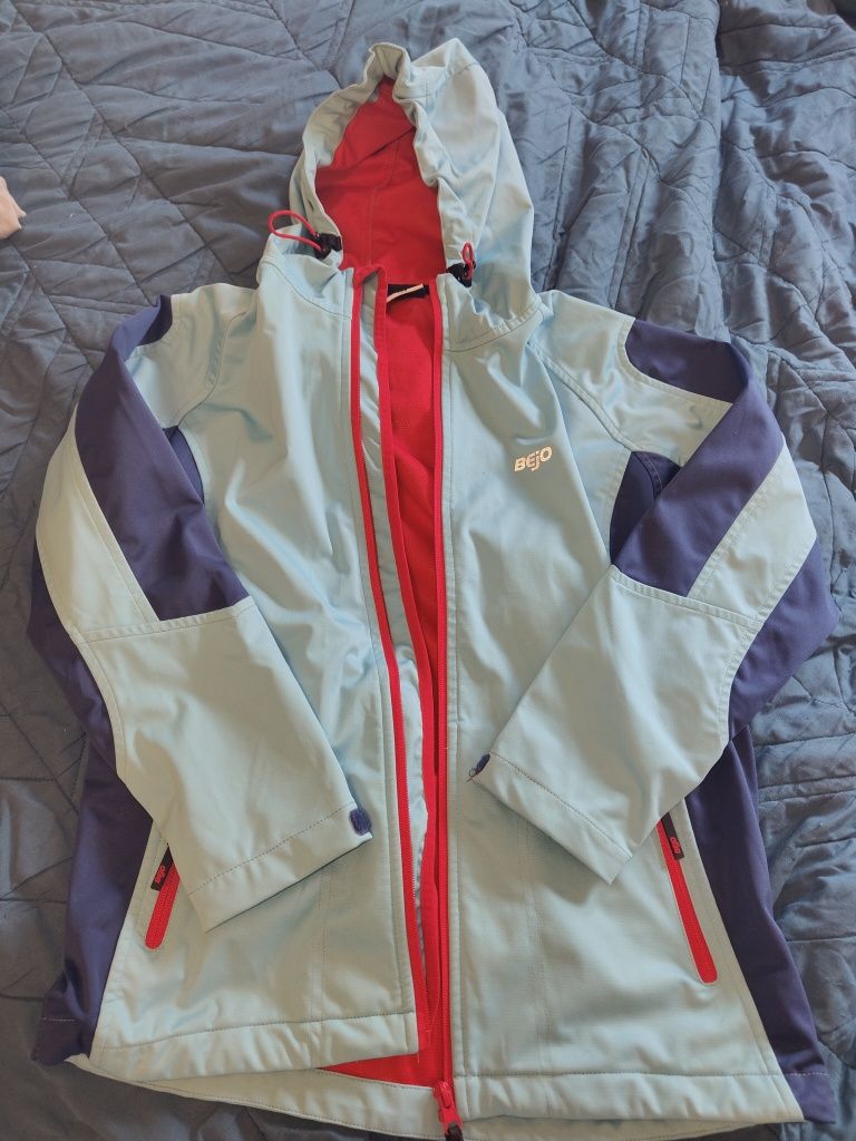 Używany dziecięcy softshell Bejo 158.