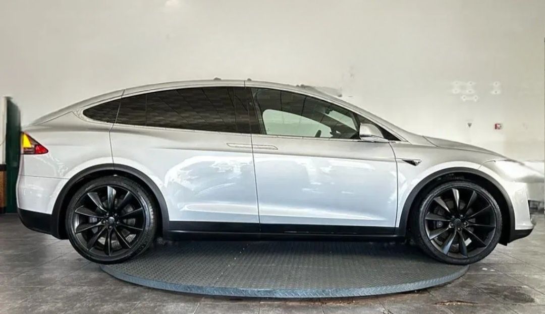 Tesla Model X 75d