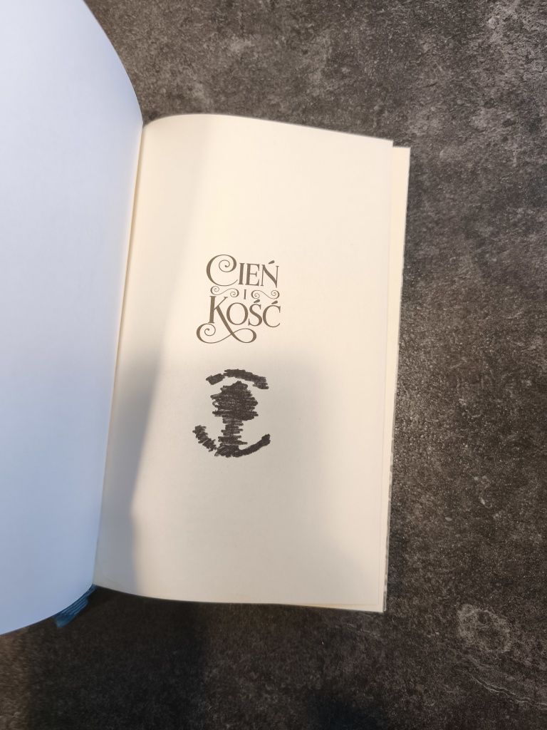 L. Bardugo Cień i kość