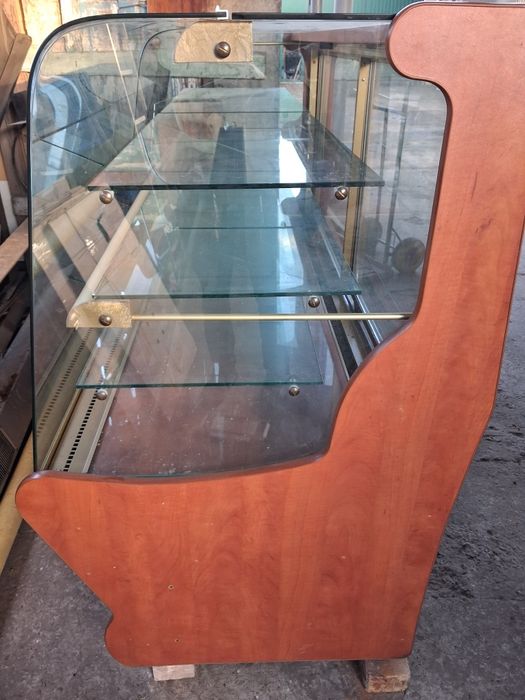 Холодильна вітрина робоча б.у в хорошому стані продам  18400