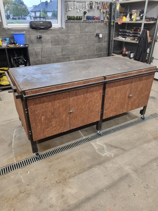 Stół warsztatowy lub  spawalniczy