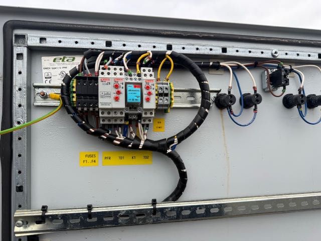 SZAFA sterującą elektryczna ze stycznikami nc2-630/4