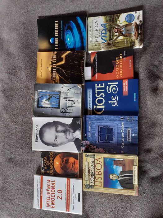Livros variados para venda a bom preço.