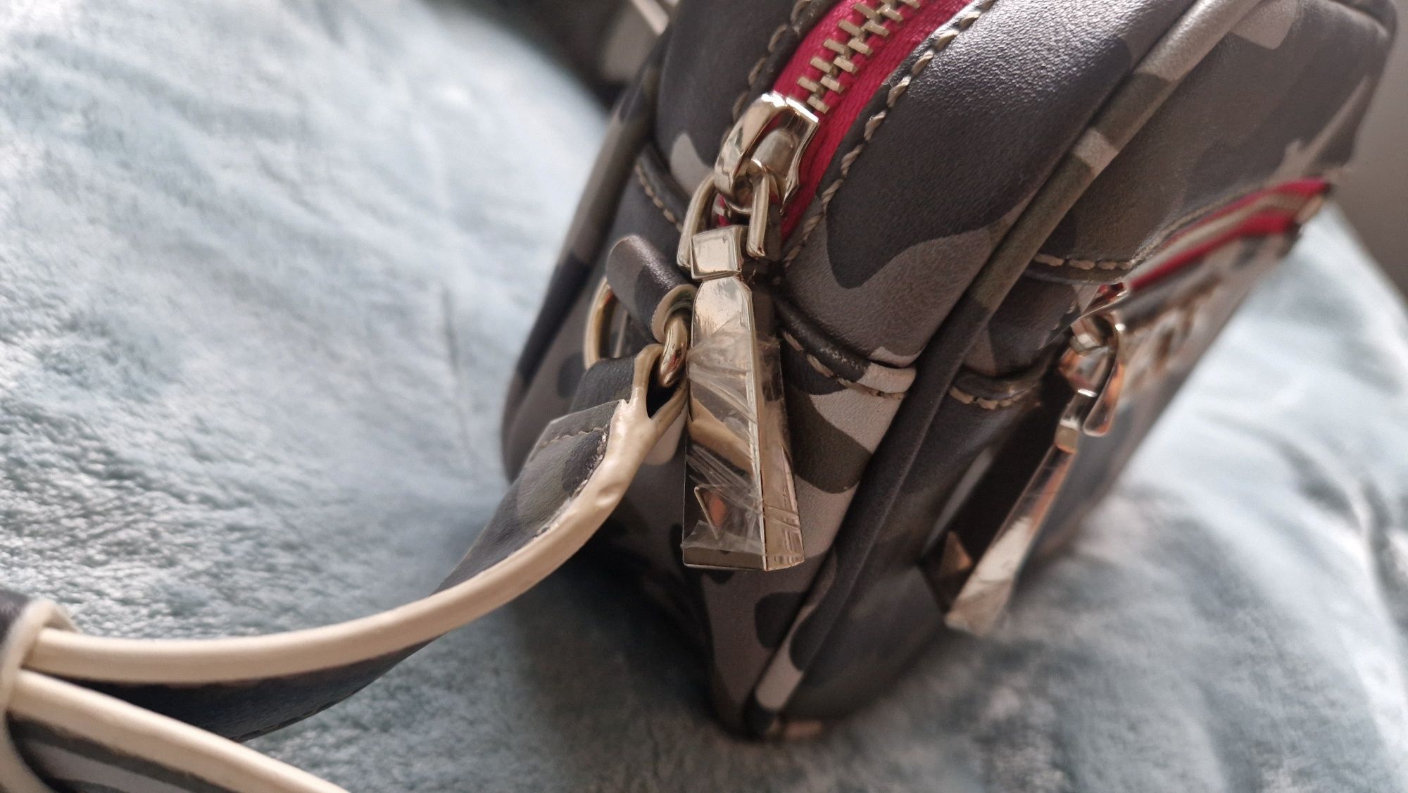 Guess torba Manhattan mini xbody