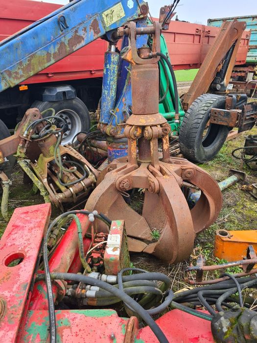 Chwytak do złomu drewna