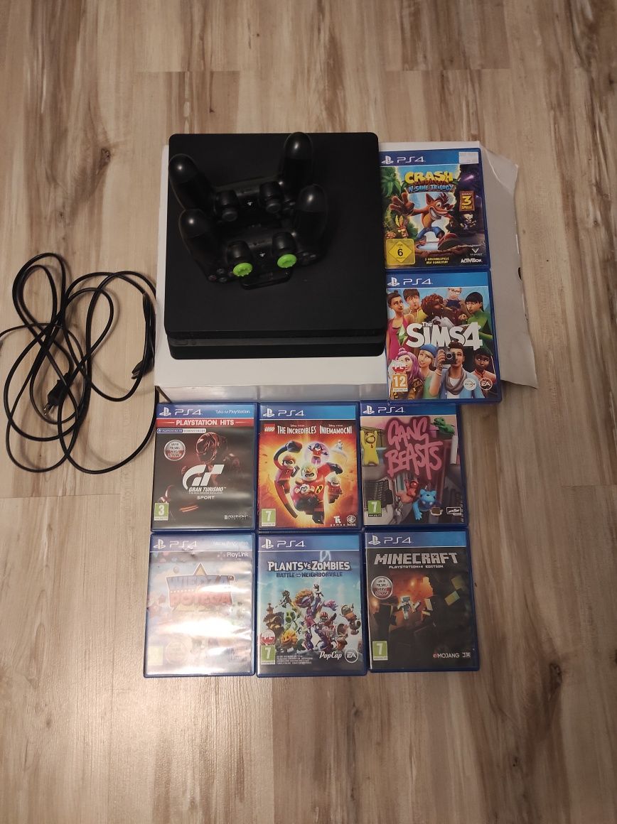 PlayStation 4 slim 500 GB+ 2 pady+ ładowark+8 gier