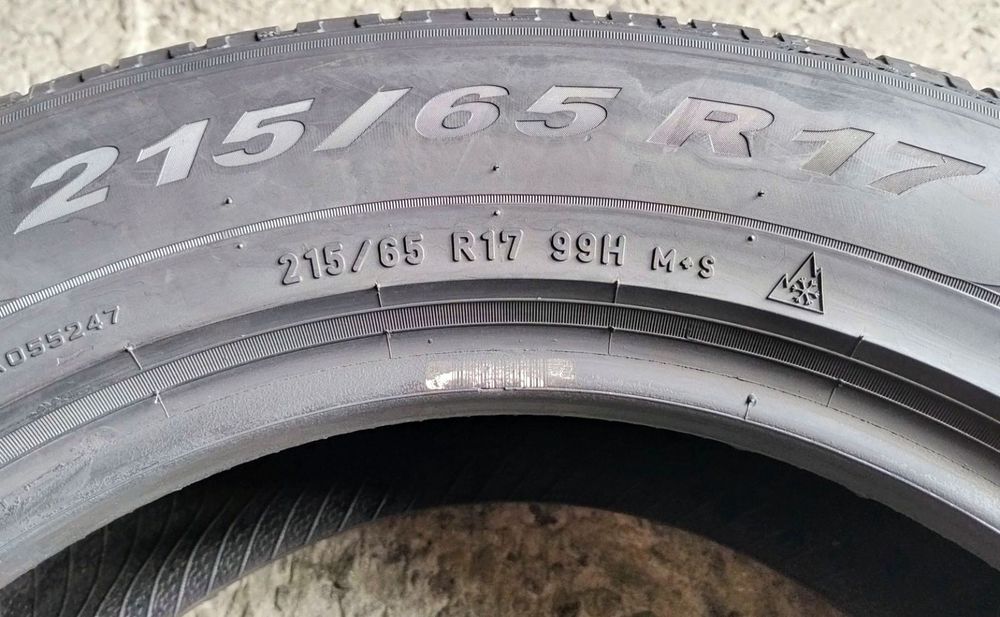 Шини зимові R17 215/65 Pirelli Scorpion Winter