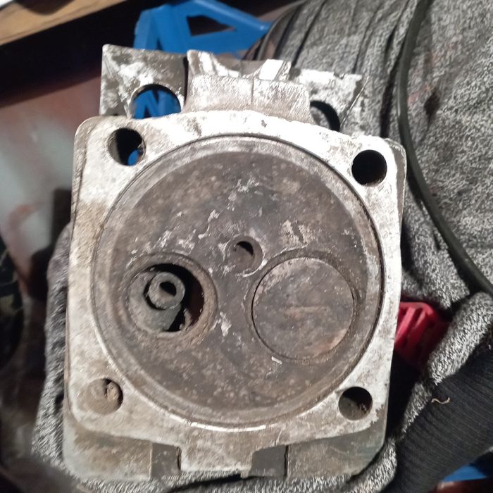 Продам головку двигуна Д 144