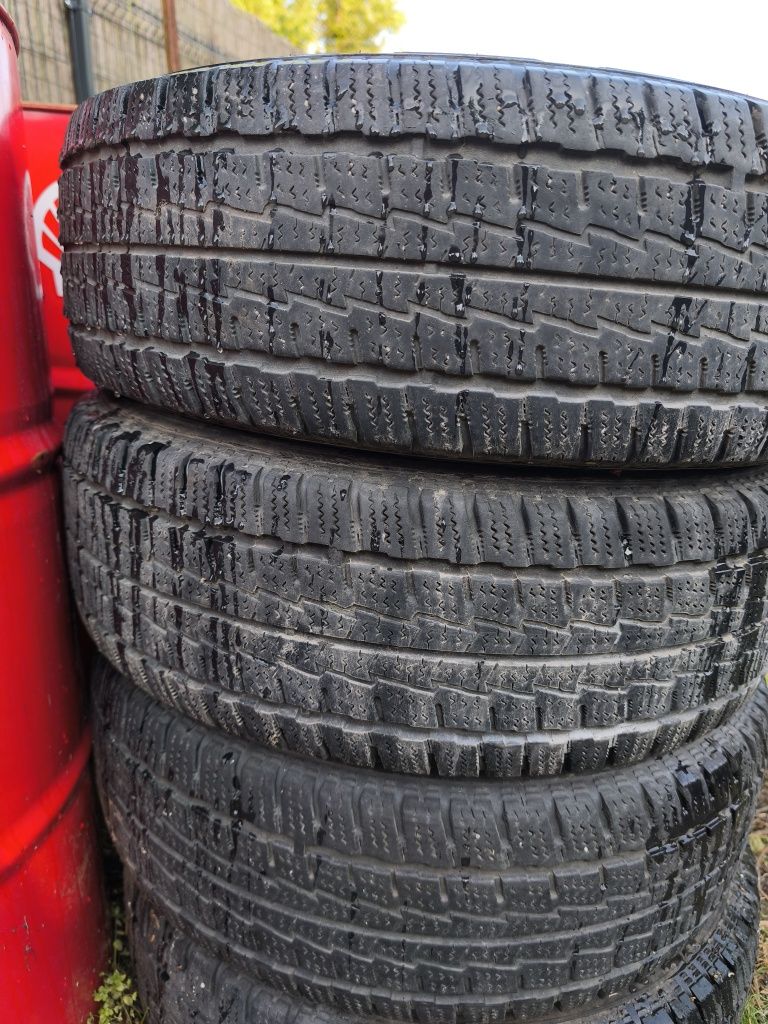 Hankook winter rw06 215/70 r15 C
