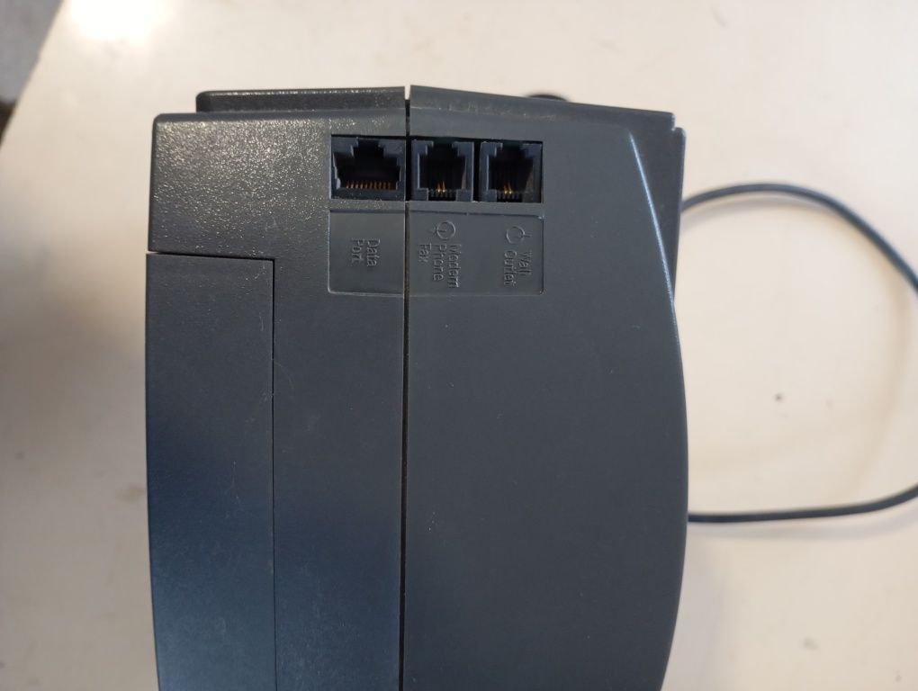 Безперебійник APC BE525-RS в робочому стані