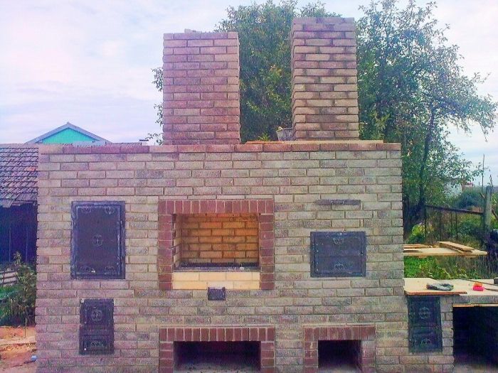 Будую мангали, комплекси, барбекю, коптильні, кухні, пекарські печі.