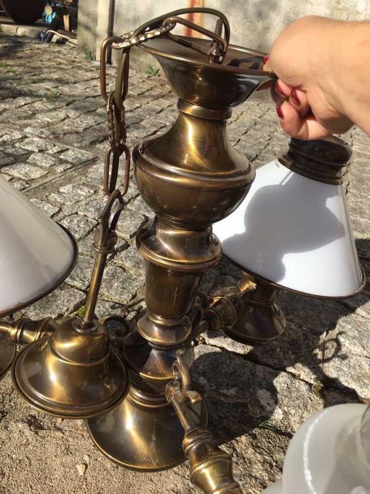 3 candeeiros branco vintage tipo candelabro antigo com suporte dourado