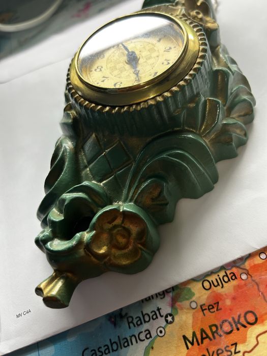 Zegar scienny wiszacy-odlew