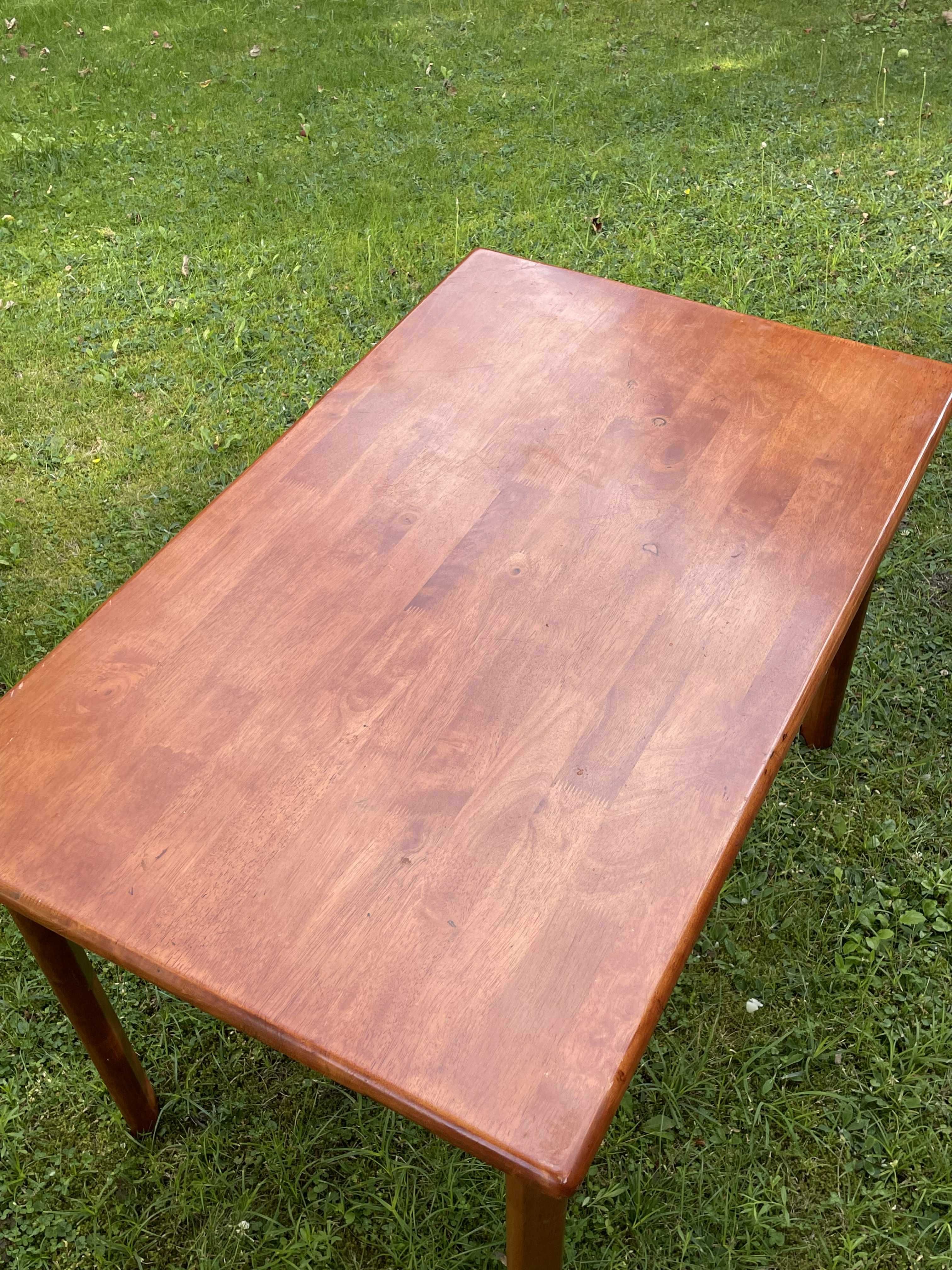Stół drewniany 120x75 cm – solidny, klasyczny, Made in Malaysia