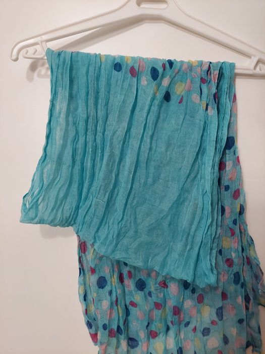 Szalik turkusowy w kolorowe kropki