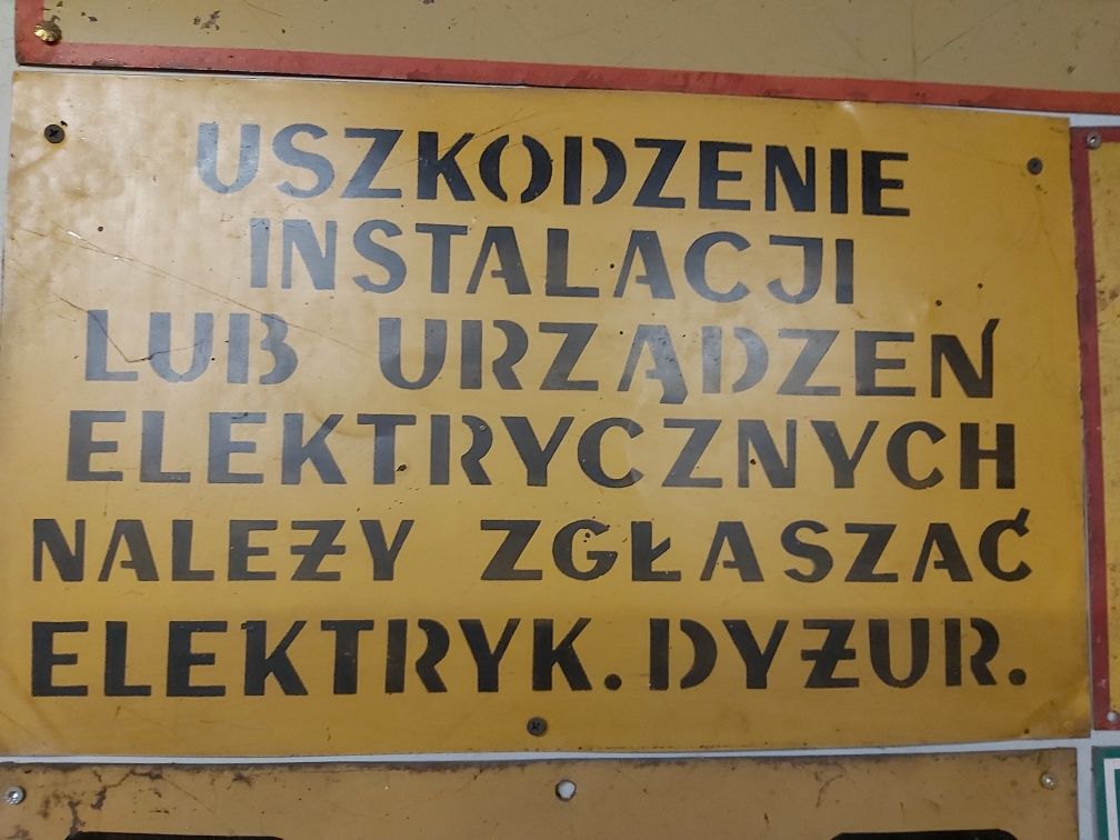 Metalowa tablica BHP z okresu PRL.