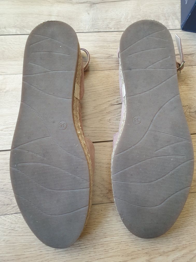 Espadryle z zapięciem na kostce Ryłko