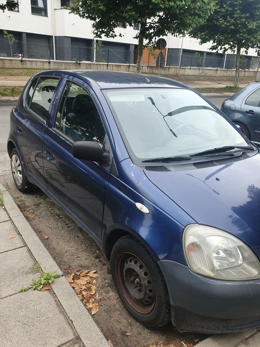 Toyota Yaris Troszkę stara ale bardzo sprawna Toyota Yaris