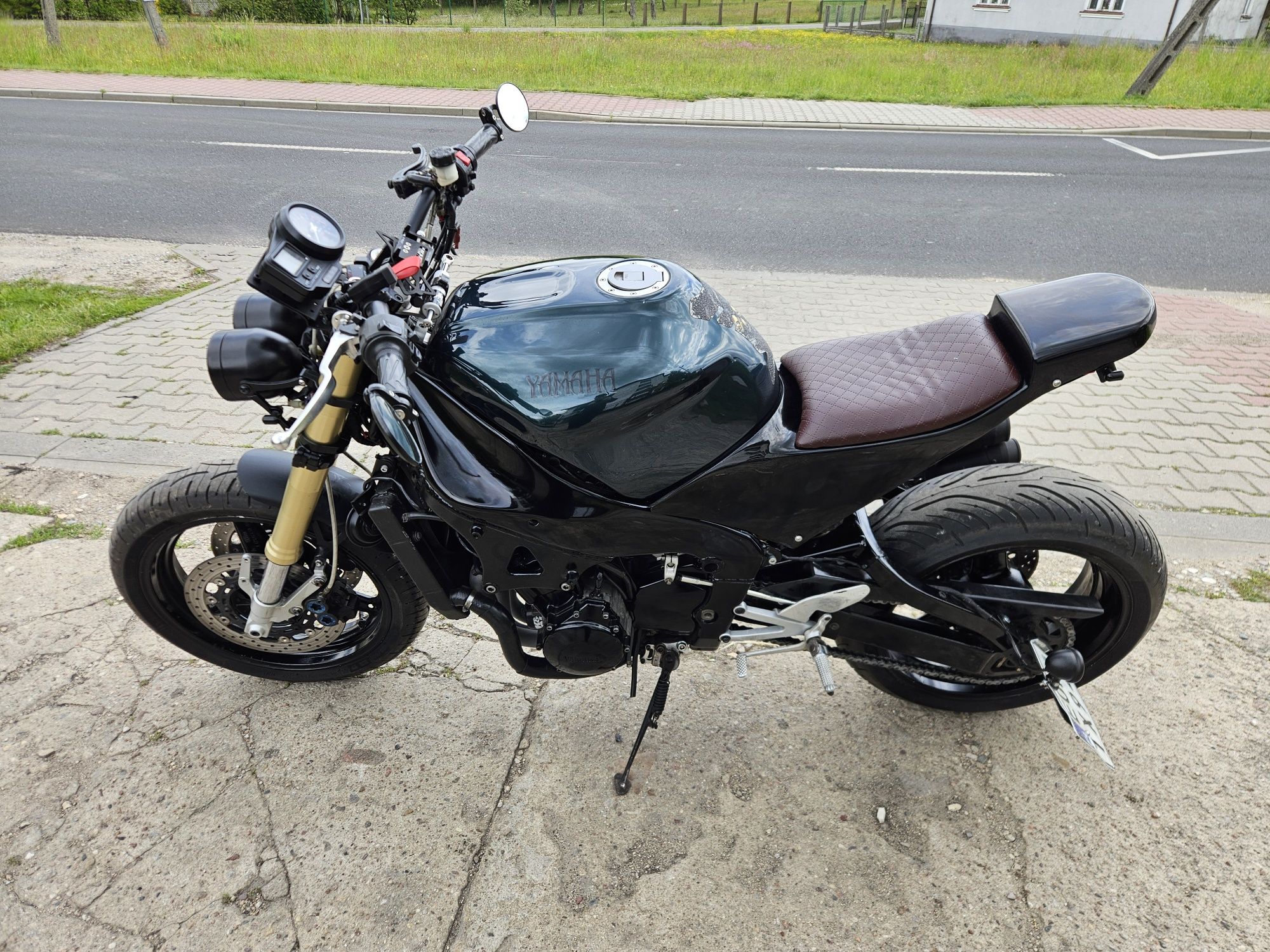 Yamaha YZF-R1 RN01 streetfighter custom