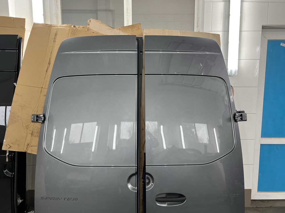 Задні двері сірі асфальт Mercedes Sprinter W907