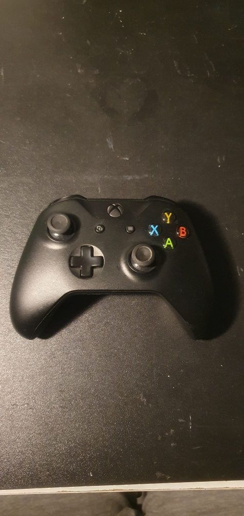 Xbox one S, 4 pady, kierownica, 10 gier