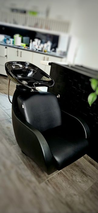 Myjnia fryzjerska Ayala Thomas