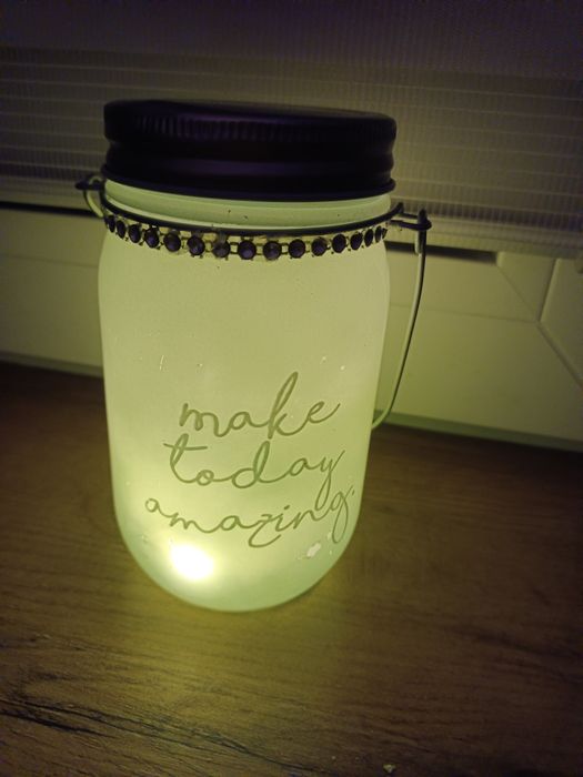 Latarenka Jysk, świecąca.