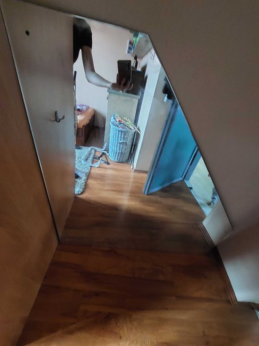 Lustro pod schody