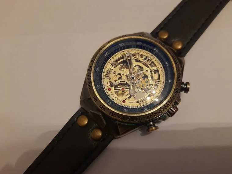 Zegarek nowy stylowy gotyk styl gotycki
mechaniczny nakręcany