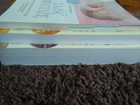3 sztuki książek w oczekiwaniu na ciążę w oczekiwaniu na dziecko zajść