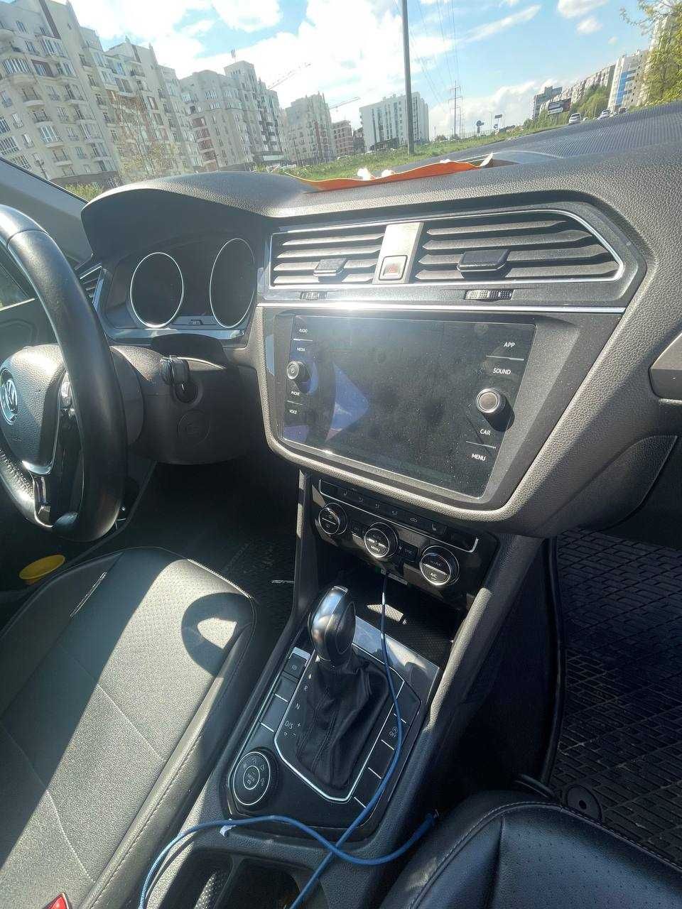 Volkswagen Tiguan 2018 Комплектація SE Повний привід
