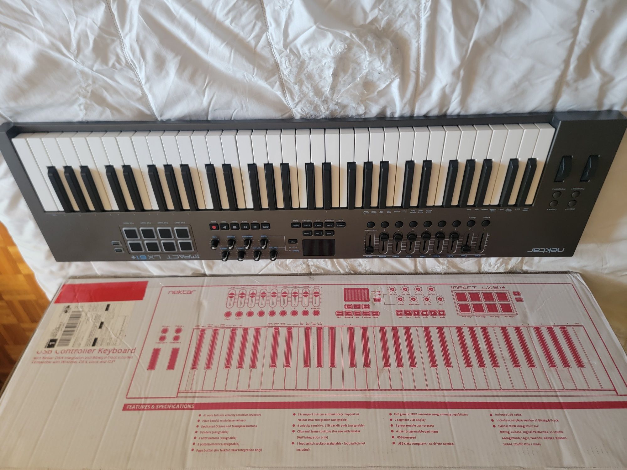 Controlador MIDI com Teclado de 61 keys