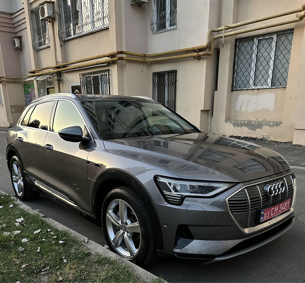 Продам Audi etron