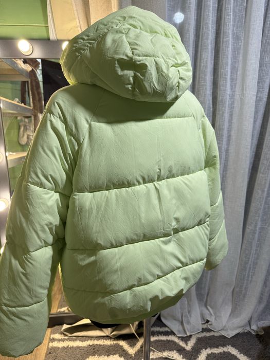 Куртка в хорошомц стані, є дефект