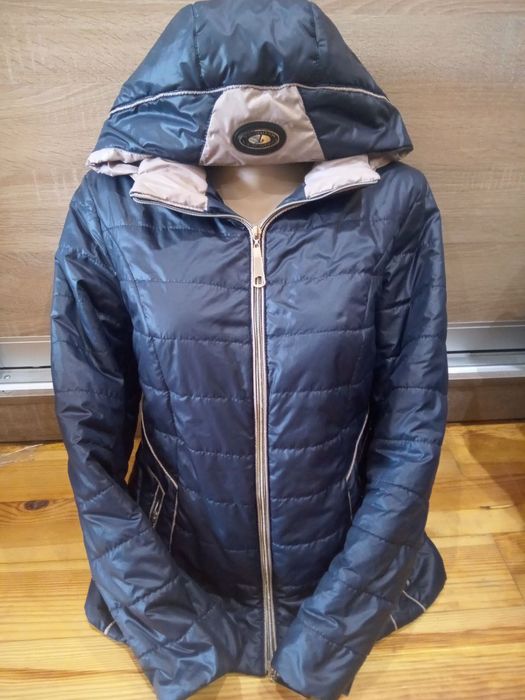 Женская куртка размер м