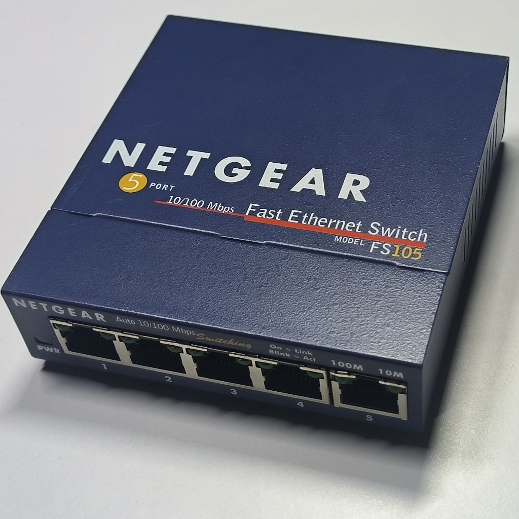 Комутатор Netgear Fs105